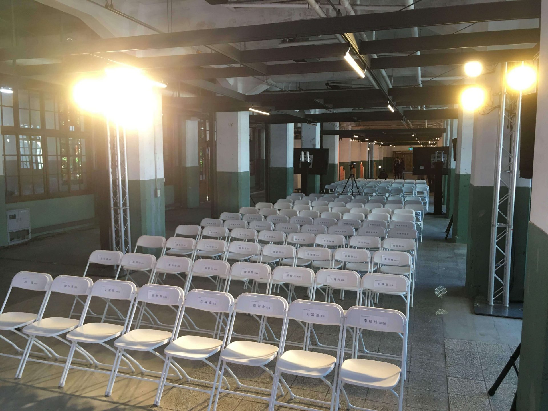 寶宥是一群企劃、設計、影像、硬體技術人員的集合，統籌整合您活動上一切的需求，是您活動上最可靠的選擇