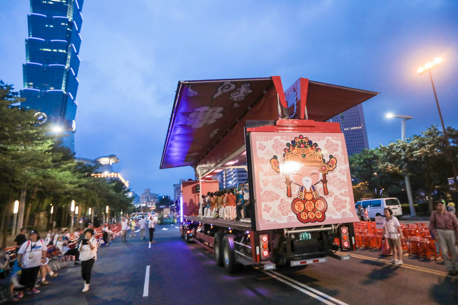 寶宥是一群企劃、設計、影像、硬體技術人員的集合，統籌整合您活動上一切的需求，是您活動上最可靠的選擇