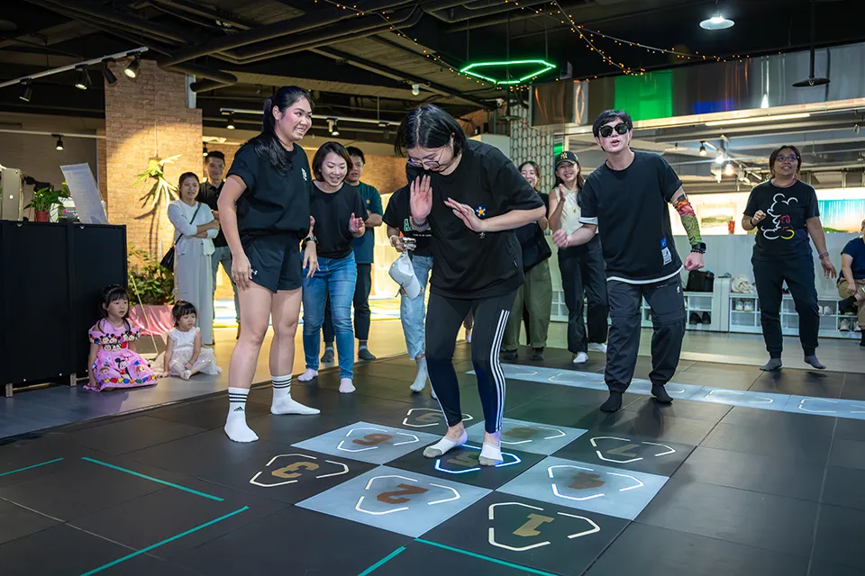 寶宥是一群企劃、設計、影像、硬體技術人員的集合，統籌整合您活動上一切的需求，是您活動上最可靠的選擇